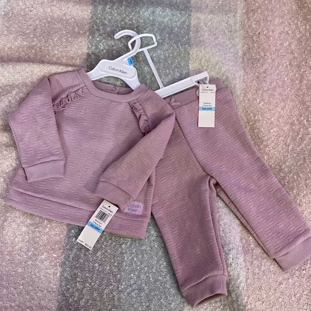 BRAND NEW Newborn (6-9 months) baby girl light purple Calvin Klein 2 piece set